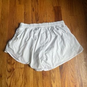 lululemon hotty hot shorts 4”